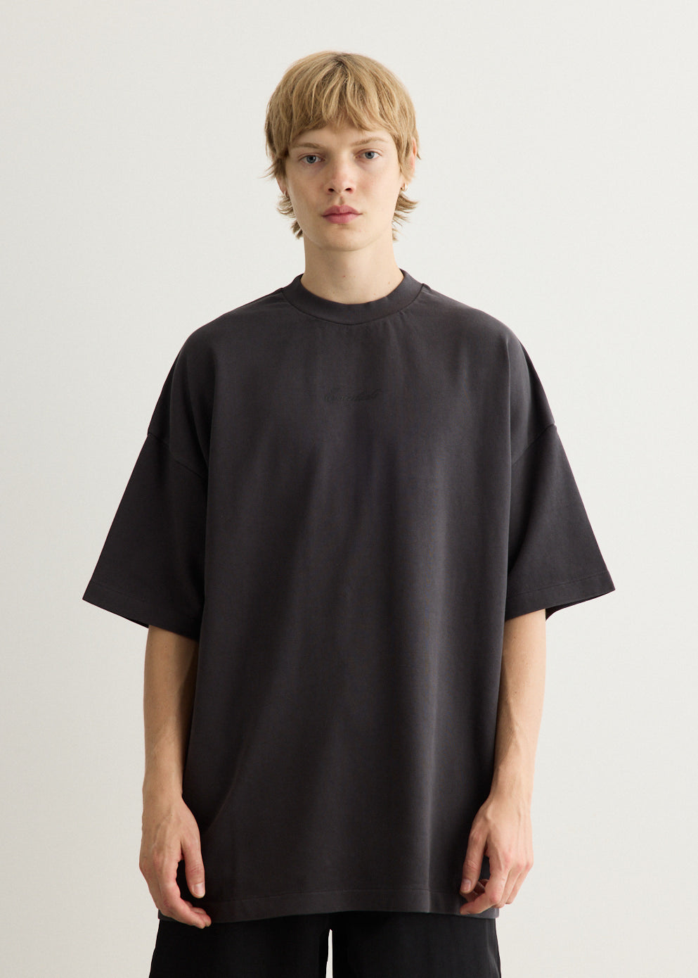 【ブラック（01）】SIGNATURE STANDARD SHORT SLEEVE TEE Signature 90s Short Sleeve T-Shirt