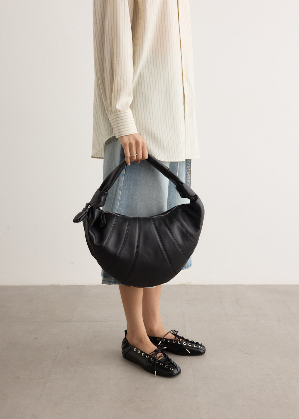 Lemaire｜ (Fortune Croissant Bag (BG0071 LL095 102)) Croissant Fortune Bag in Dark Chocolate | LEMAIRE