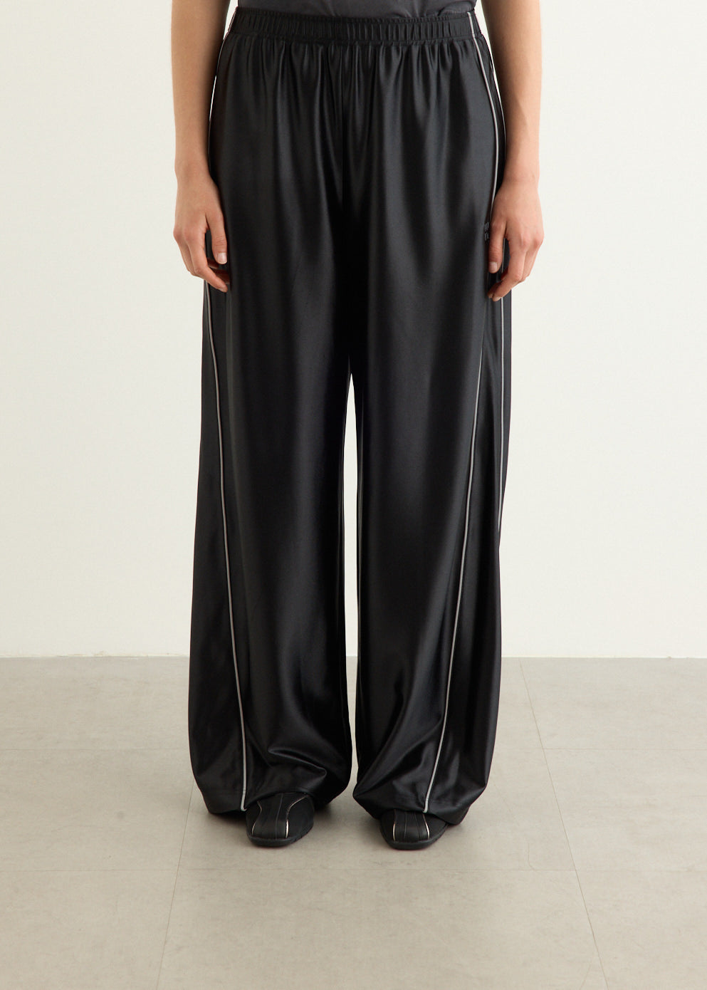 Mid-Rise Trackpants With Reflective Piping