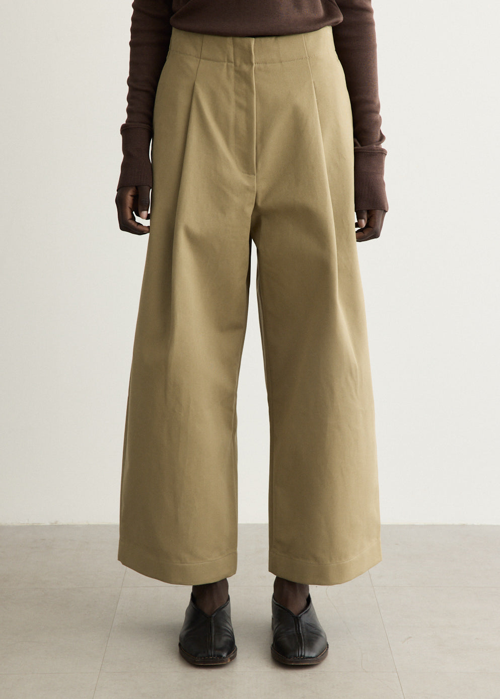 Deep Pleat Volume Ankle Crop Pants