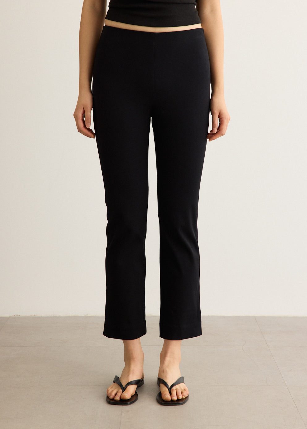 Compact Cotton Minimal Crop Pants
