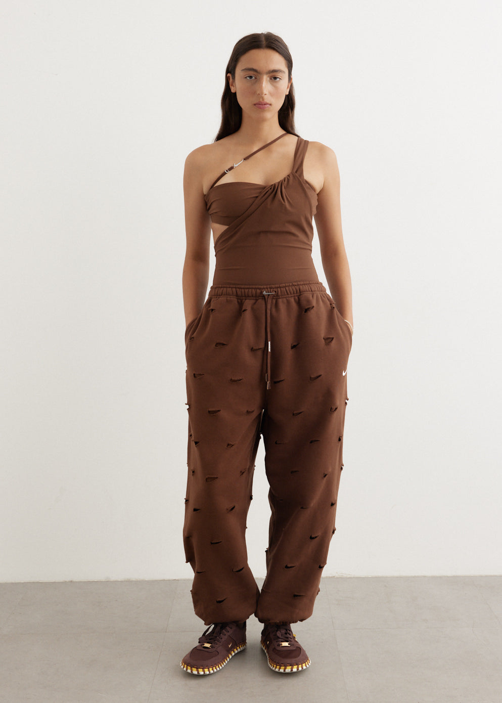 トップス WMNS NRG HE BODYSUIT / 259:CACAO WOW x Jacquemus NRG Bodysuit