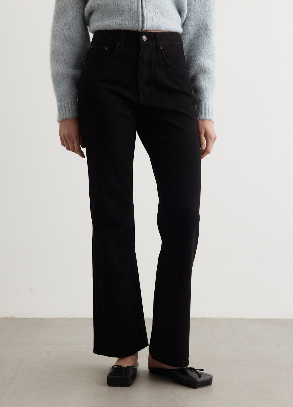 [LOW CLASSIC] / ☆ 24FW BOOT-CUT JEANS / BLACK Classic cut denim full length faded black – TOTEME