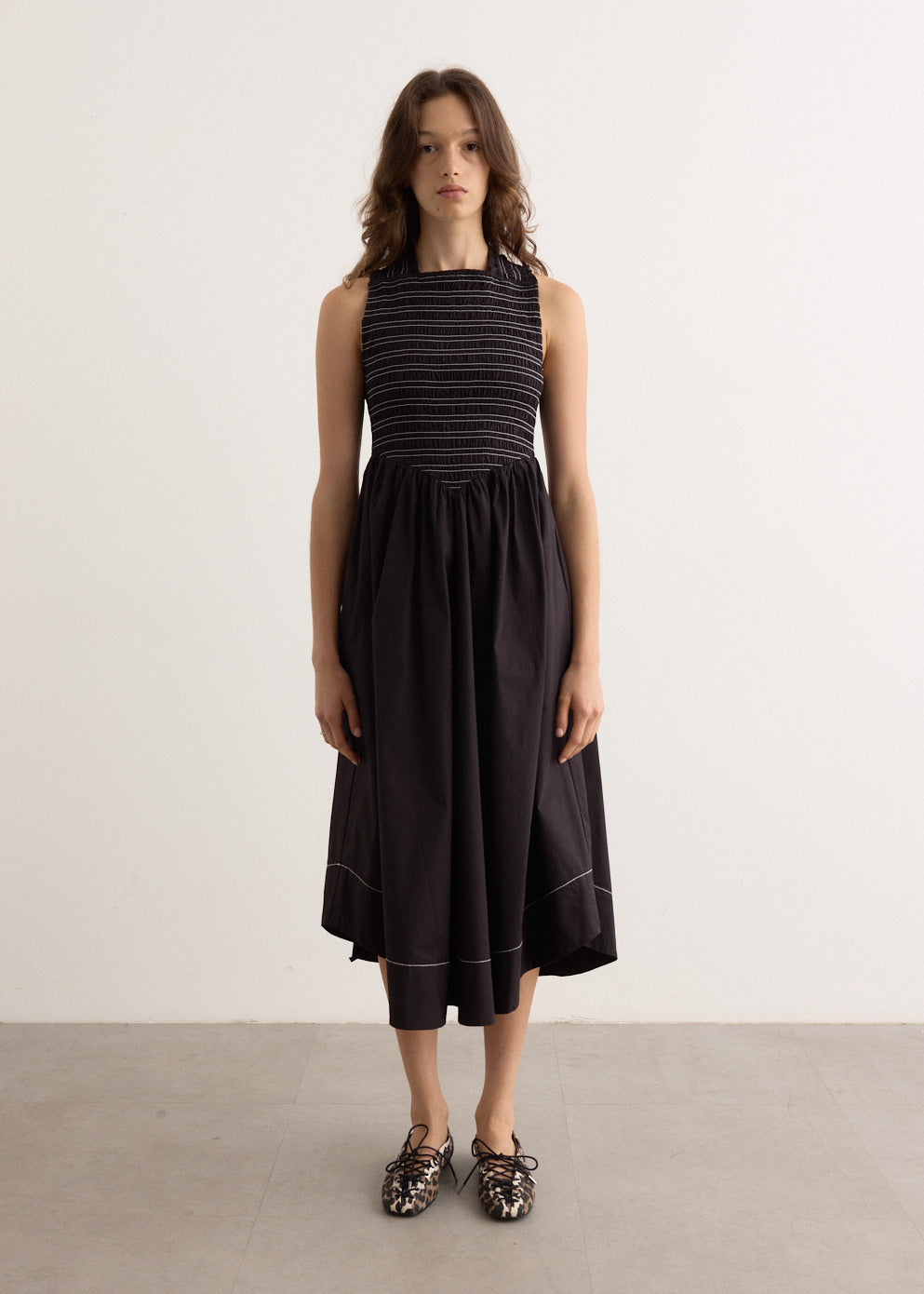 【GANNI】ウォッシュドストレッチコットンスモックミディドレス Black Washed Stretch Cotton Smock Midi Dress | GANNI US