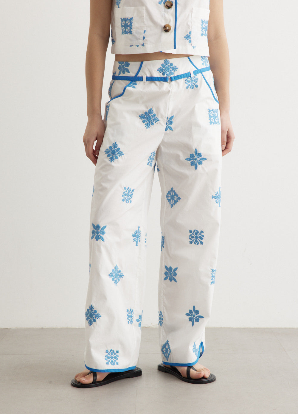 kurry × 6(ROKU) WHITE DENIM PRINT PANTS kurry × 6(ROKU) WHITE DENIM PRINT PANTS - メルカリ
