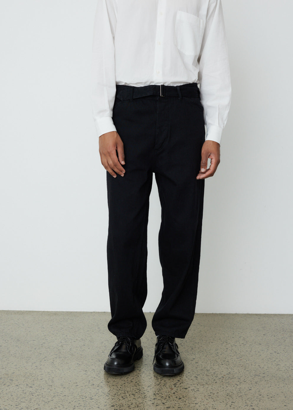 COMOLI DENIM BELTED PANTS BLACK