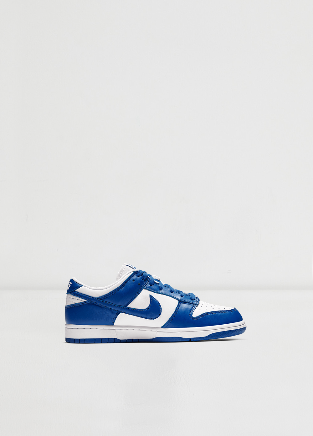 Royal blue and sales white nike dunks kentucky