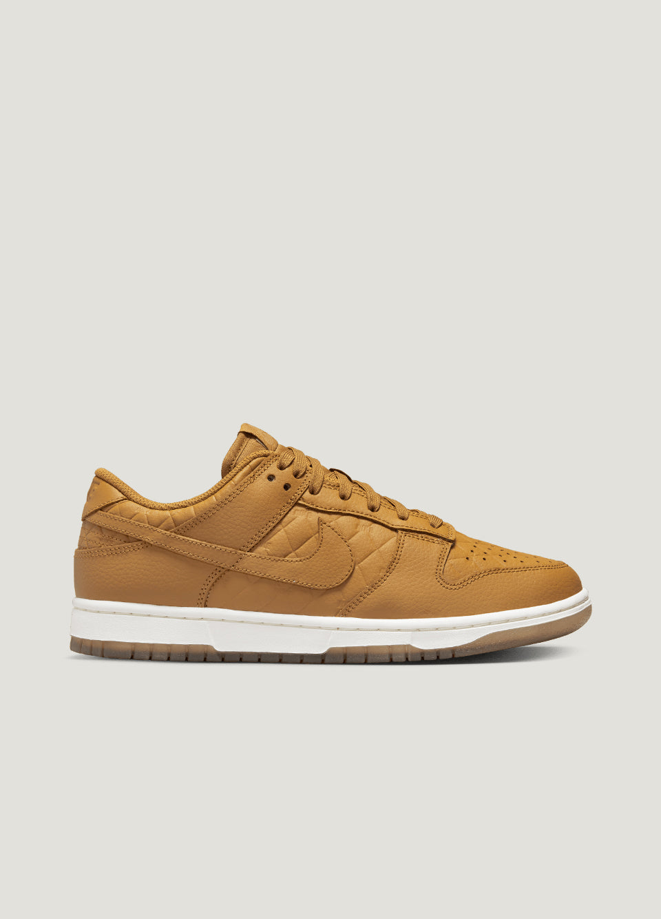 WOMEN'S NIKE DUNK LOW QUILTED WHEAT