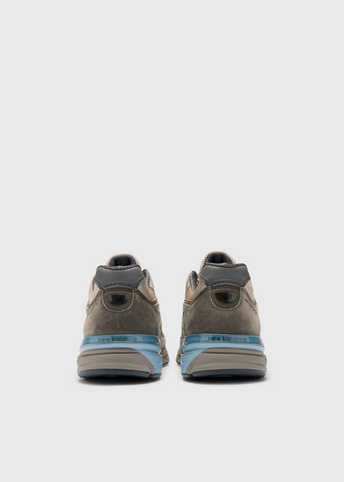 x Auralee MADE in USA 990v4 'Taupe' Sneakers x Auralee MADE in USA 990v4 'Taupe' Sneakers