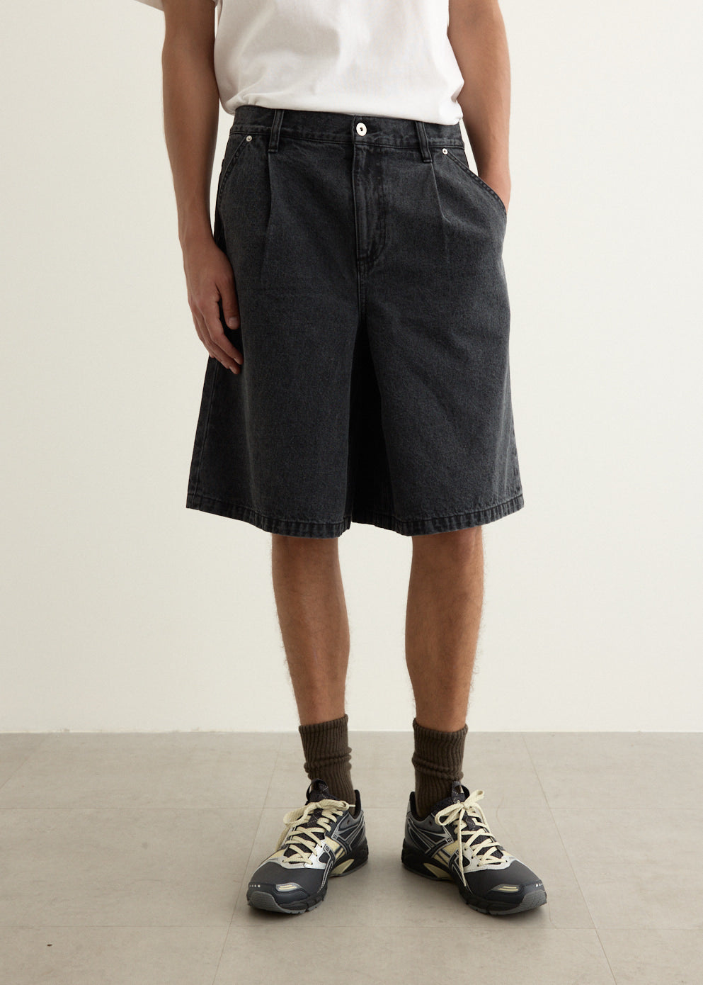 Dragline Pleated Denim Shorts
