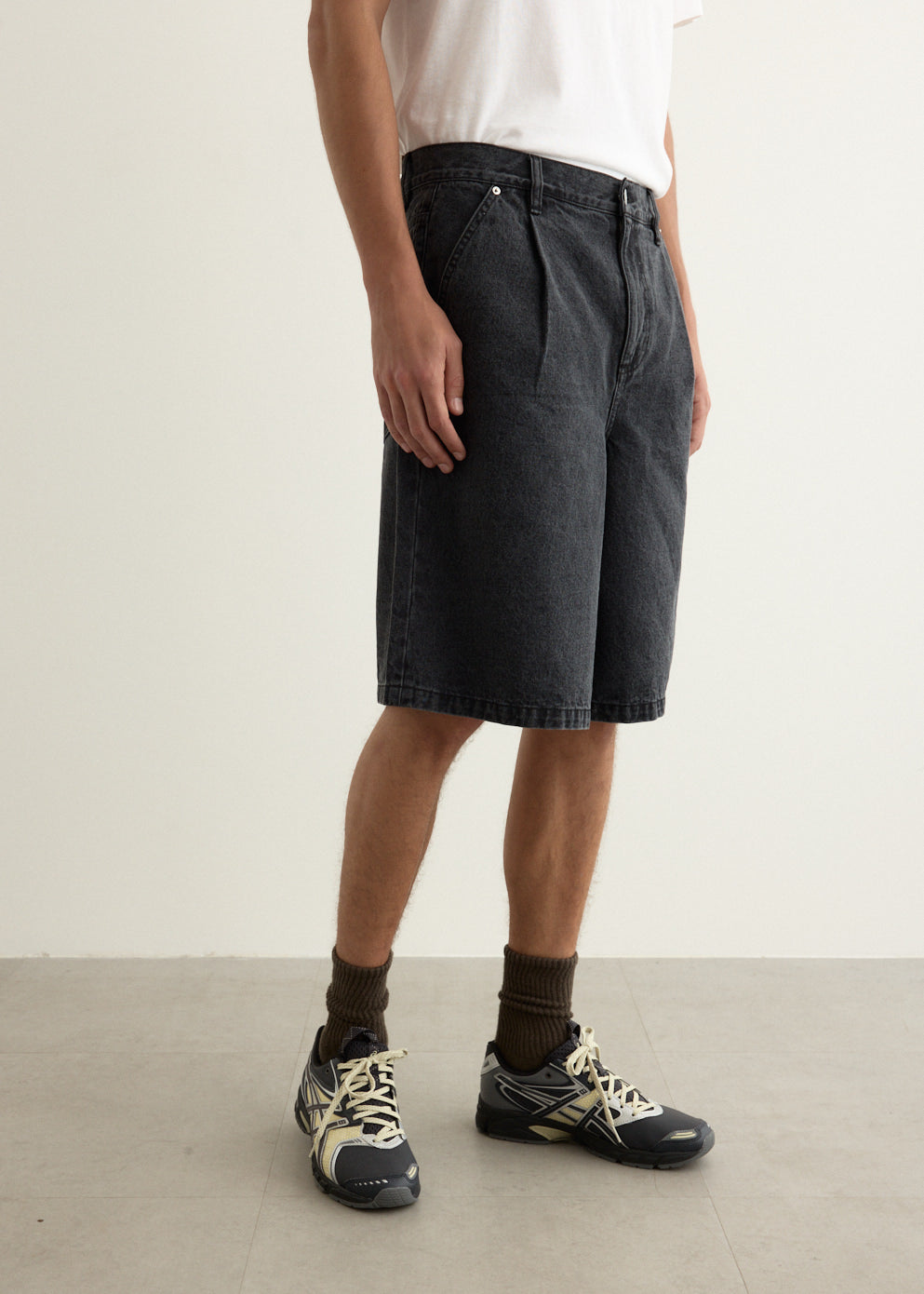 Dragline Pleated Denim Shorts