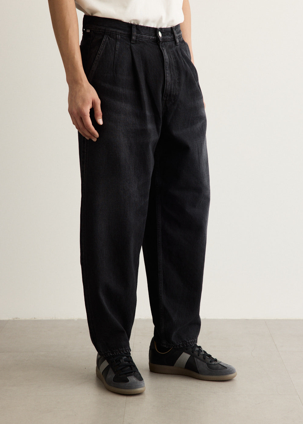 Selvage Denim Two Tuck Tapered Pants