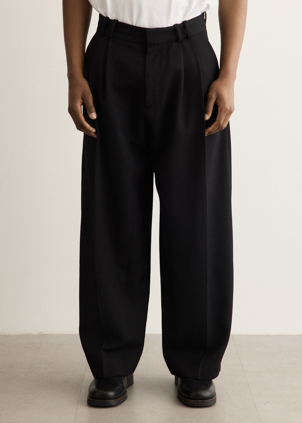 Line Double Pleat Volume Pants