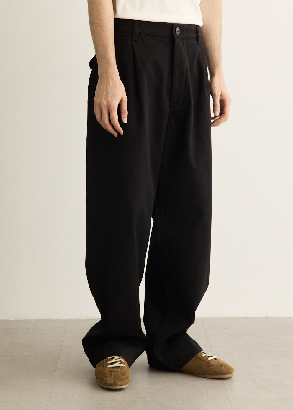 Volda Pleated Cotton Twill Trouser