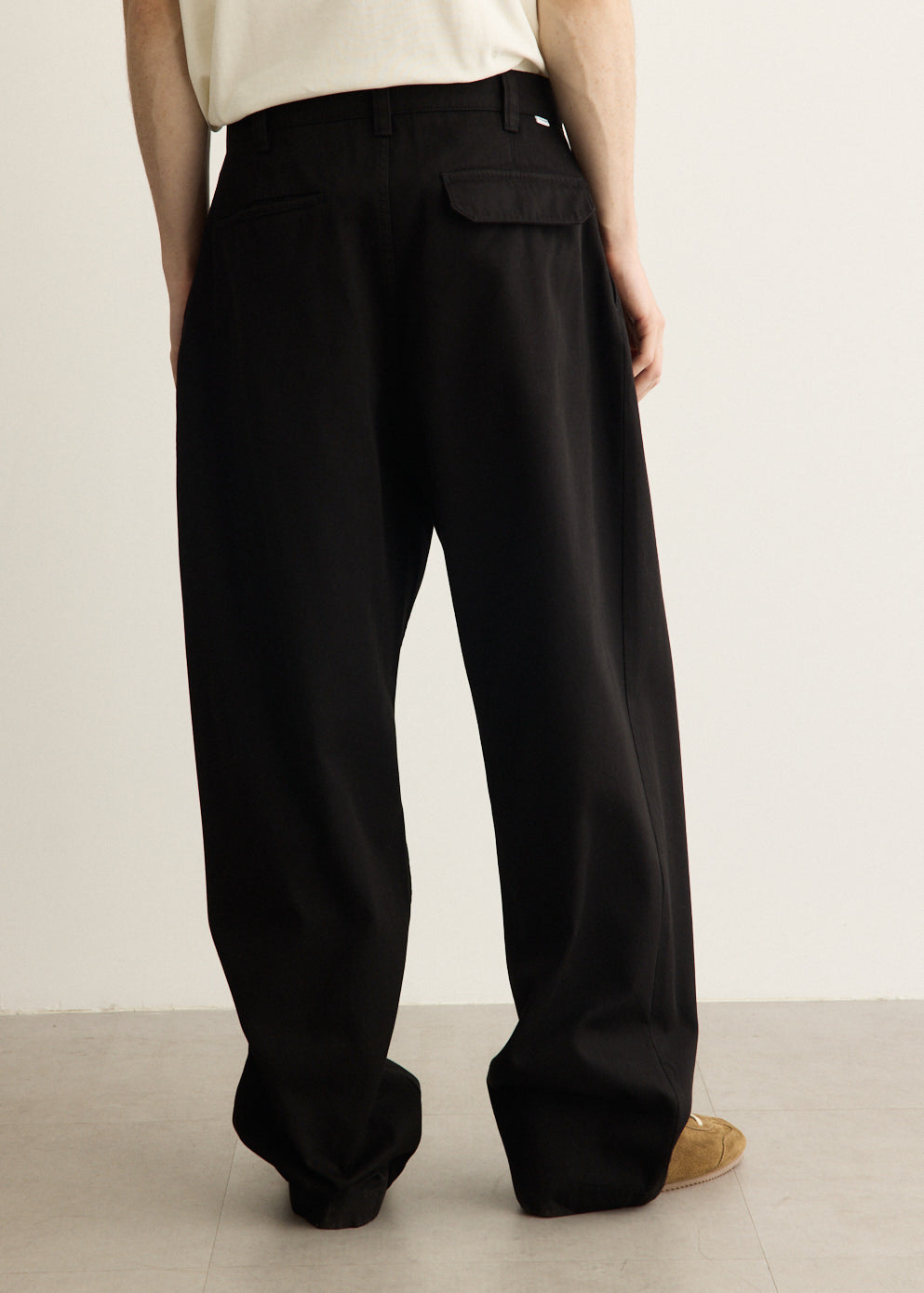Volda Pleated Cotton Twill Trouser