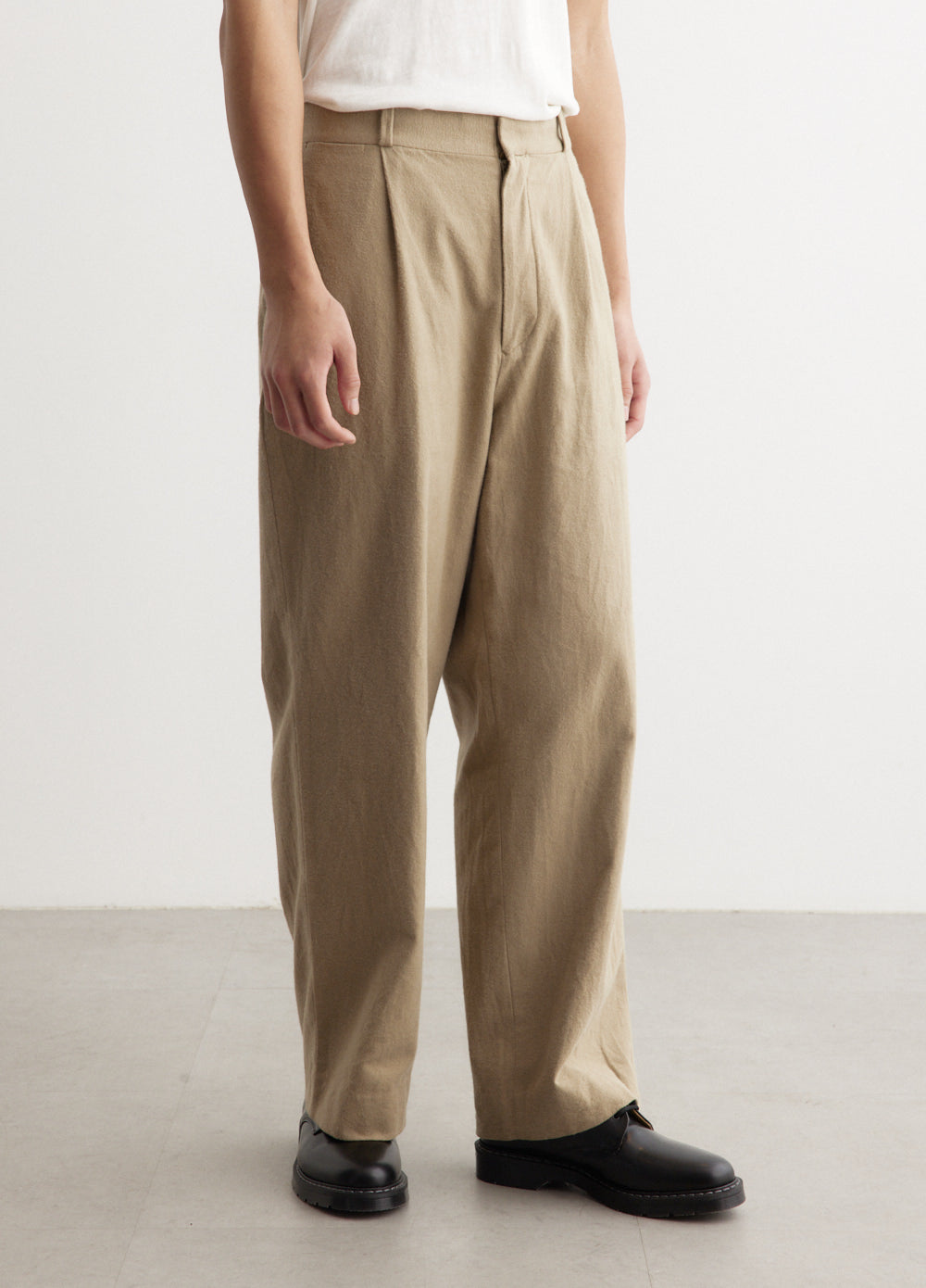 2025年新作アイテムが続々登場 Chino Pants Straight Tuck Cloth パンツ