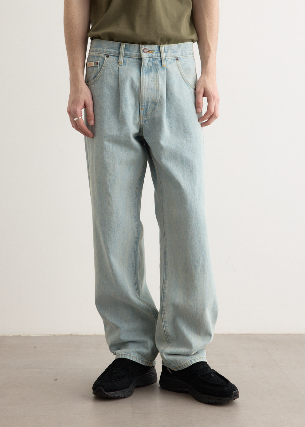 Pleated Jeans