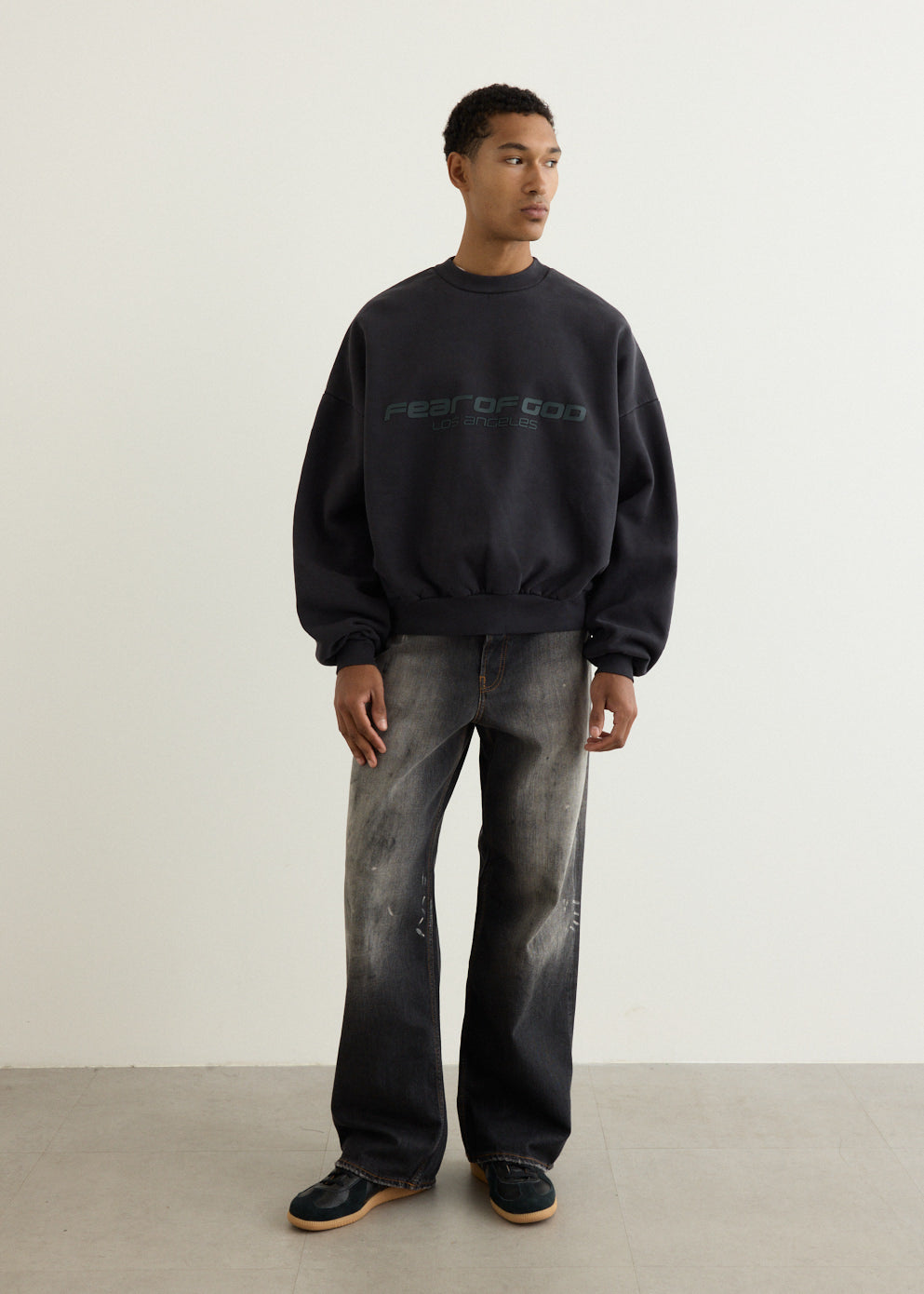 Cropped Relaxed Sweatshirt