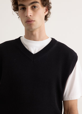25SS AURALEE FLAT YARN RIB KNIT VEST新品 Viktor wears Flat Yarn Rib Knit Vest in Ivory, Product Dyed