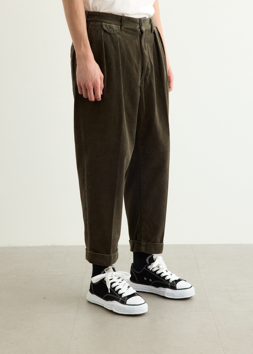 2 Pleats Tapered Corduroy Pants