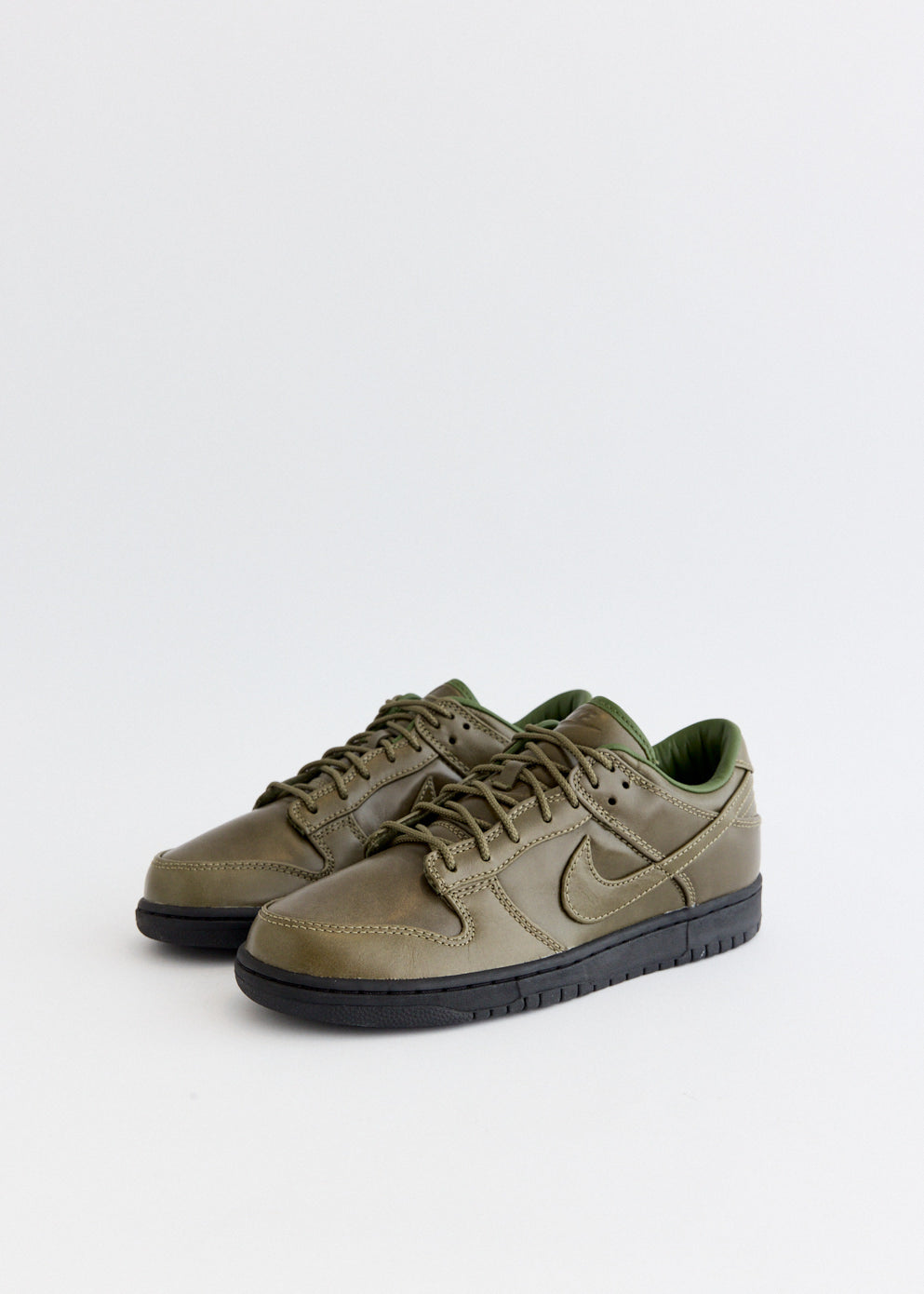 Dunk Low Retro Premium 'Army Olive' Sneakers