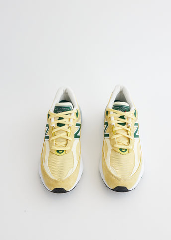 Light on sale yellow sneakers
