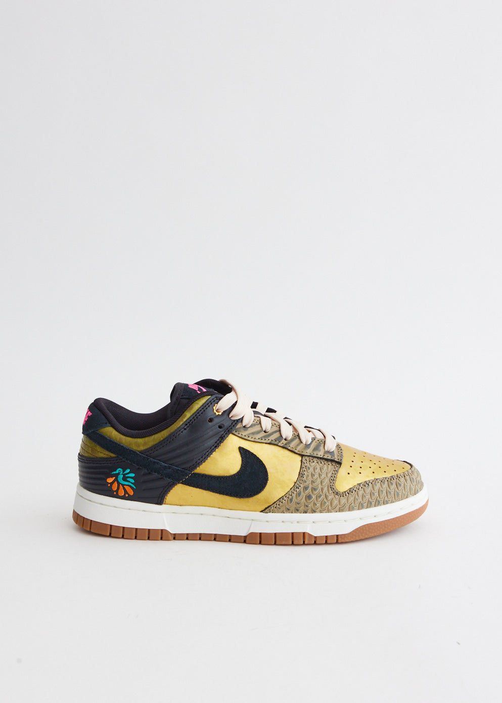 Women's Dunk Low 'Día De Muertos' Sneakers