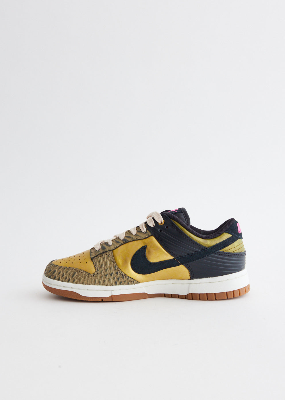 Women's Dunk Low 'Día De Muertos' Sneakers