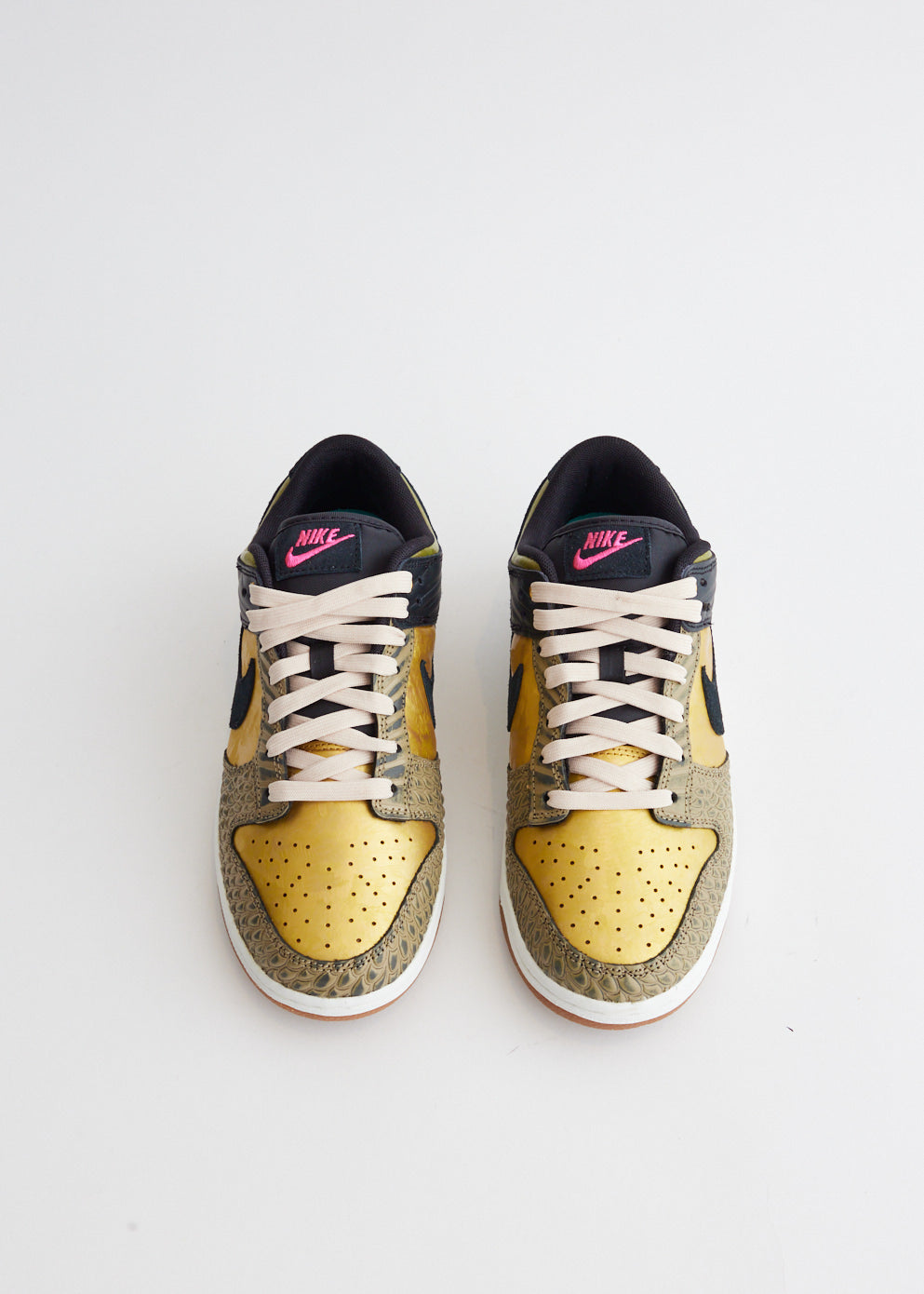 Women's Dunk Low 'Día De Muertos' Sneakers