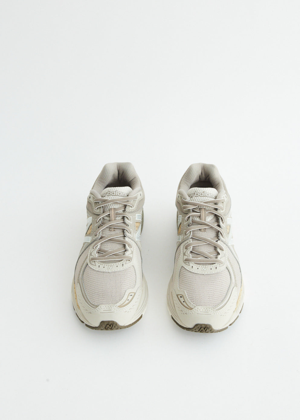 860v2 'Mars' Sneakers