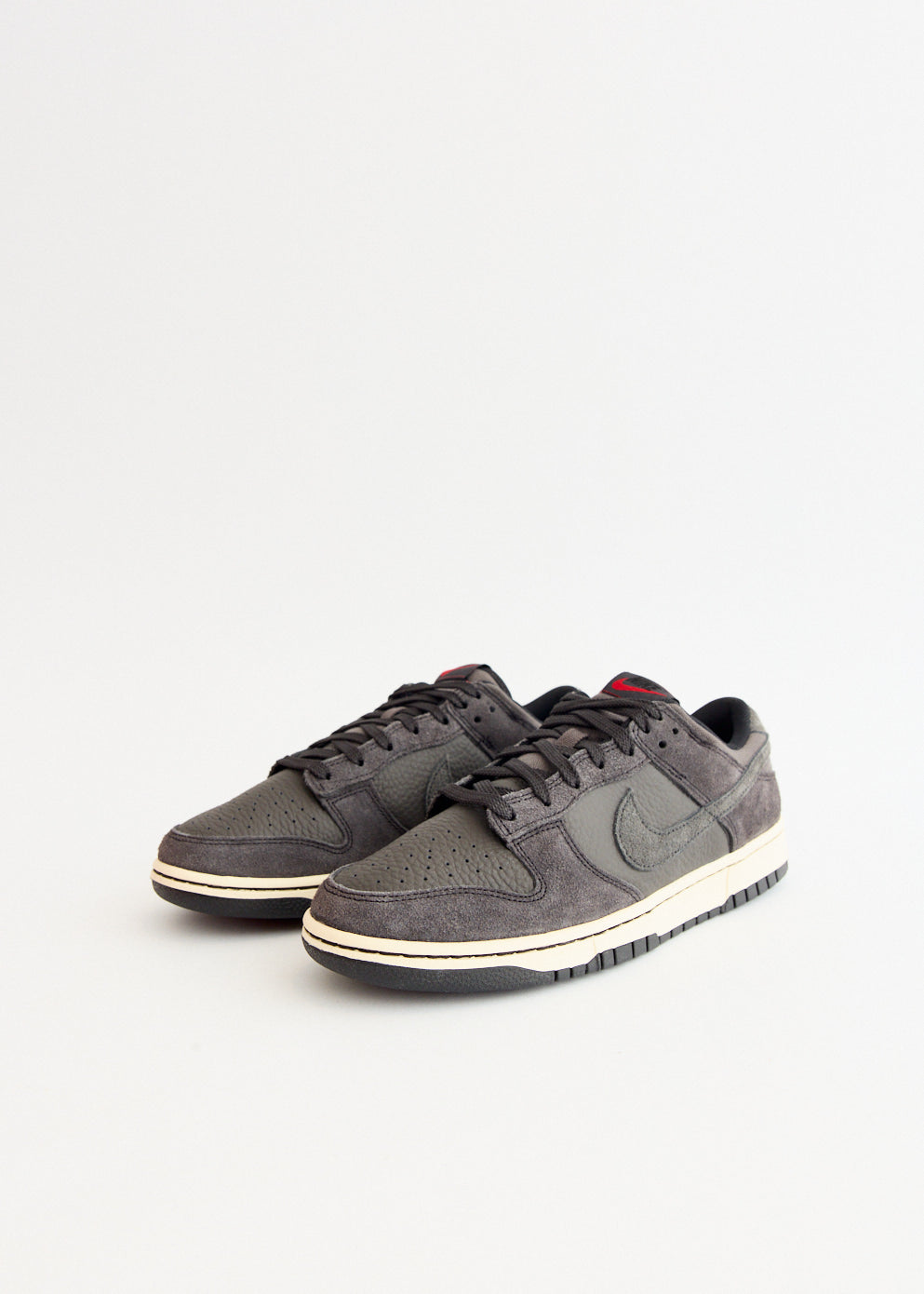 Dunk Low Retro 'Medium Ash Black' Sneakers