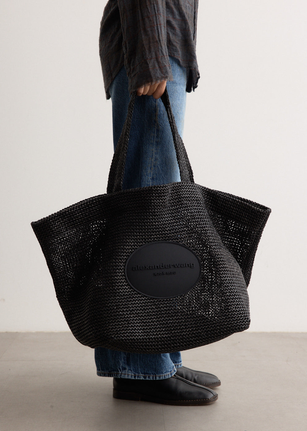 ★送関込み★Alexander Wang Punch ラフィア トート XL Punch XL Tote Bag in Raffia in BLACK | alexanderwang®