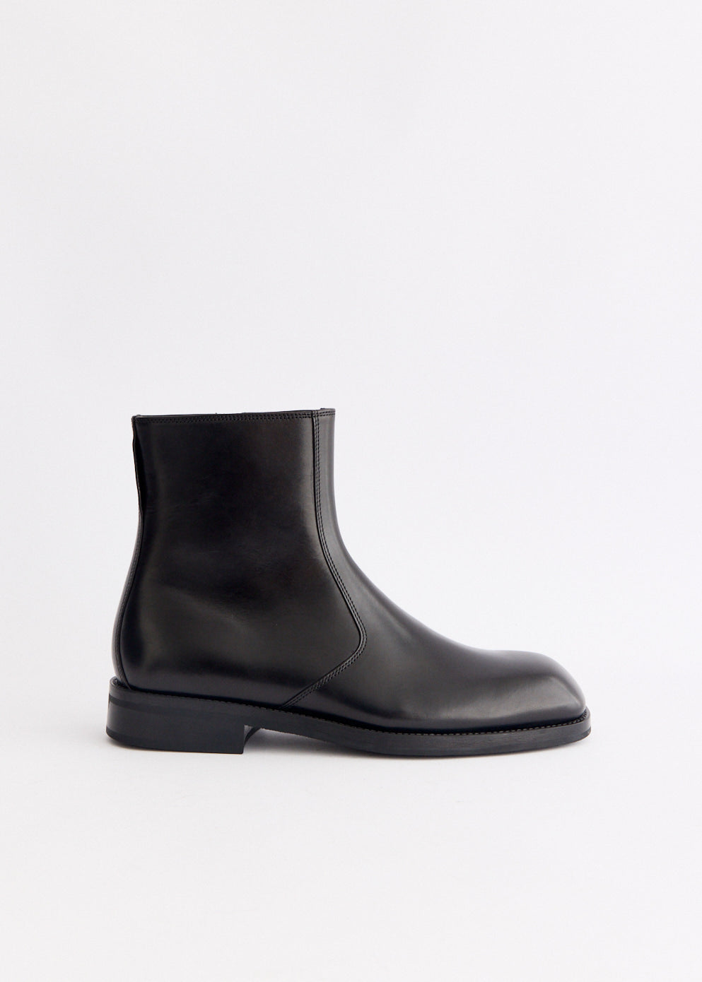 ZIPPED BOOTS