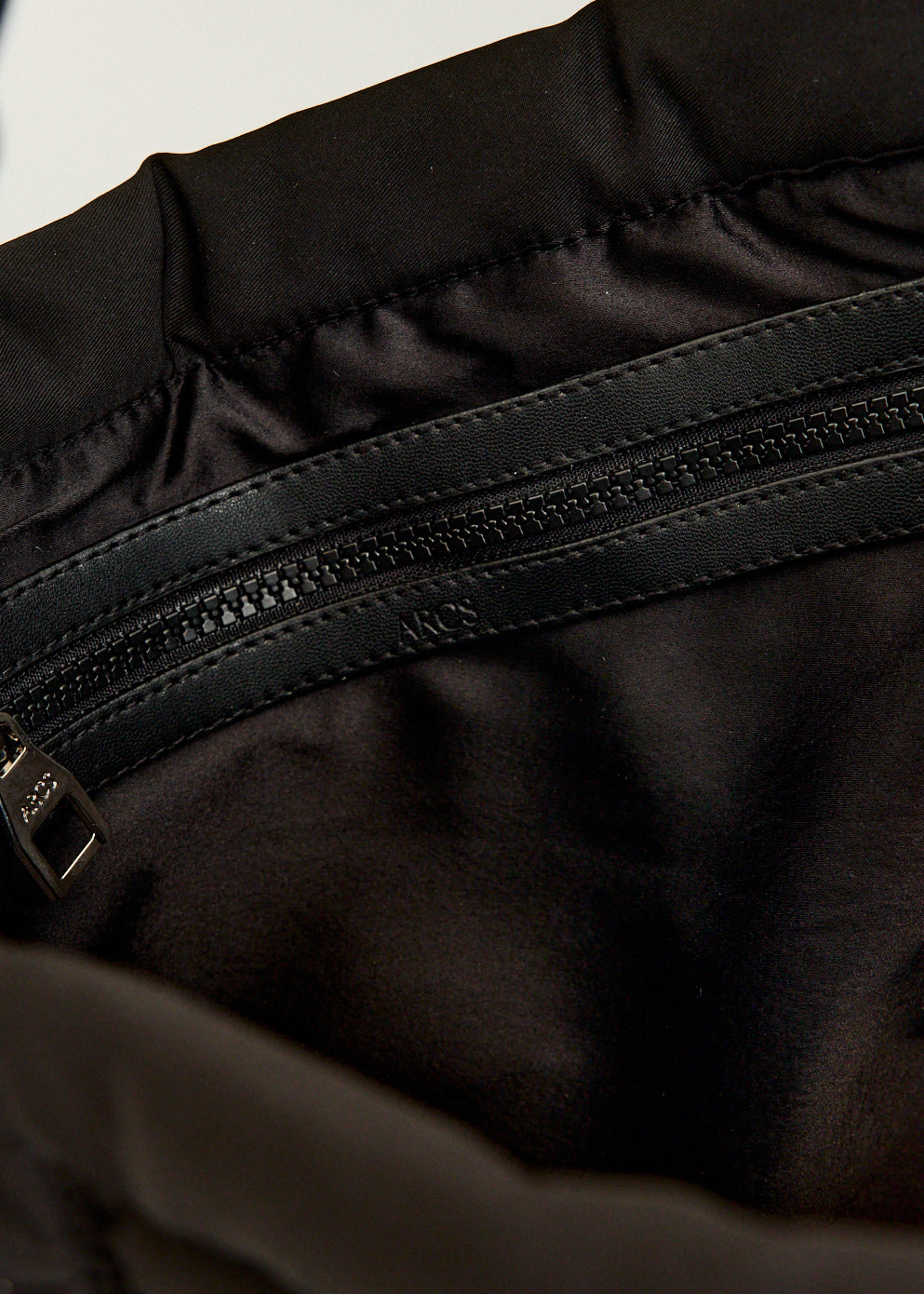 Flow Messenger Bag