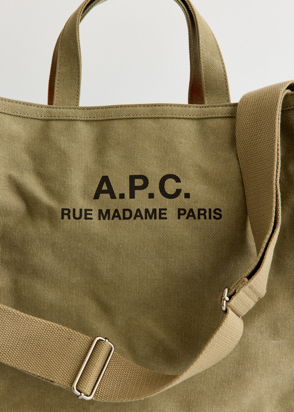 【関税込み】A.P.C. カーキ Recuperation バッグ A.P.C. Recuperation Messenger Bag | Green | FARFETCH
