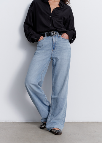 Featherweight Logan Jeans