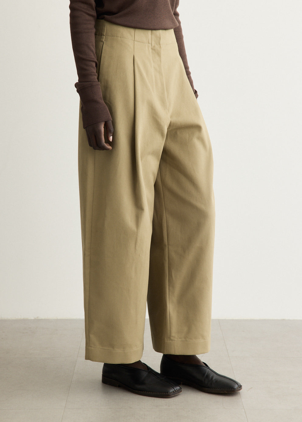 Deep Pleat Volume Ankle Crop Pants