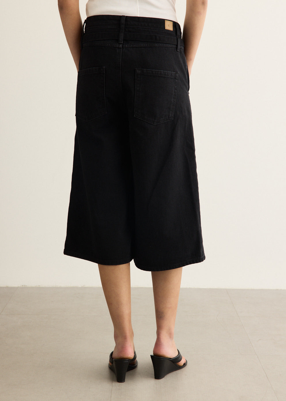 Incu Exclusive Bermuda Denim Pants