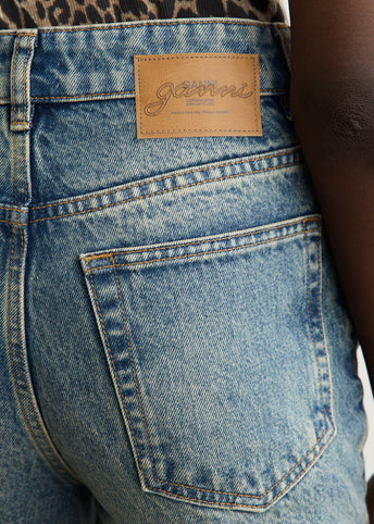 Essentials Tint Rigid Denim Betzy Cropped Jeans