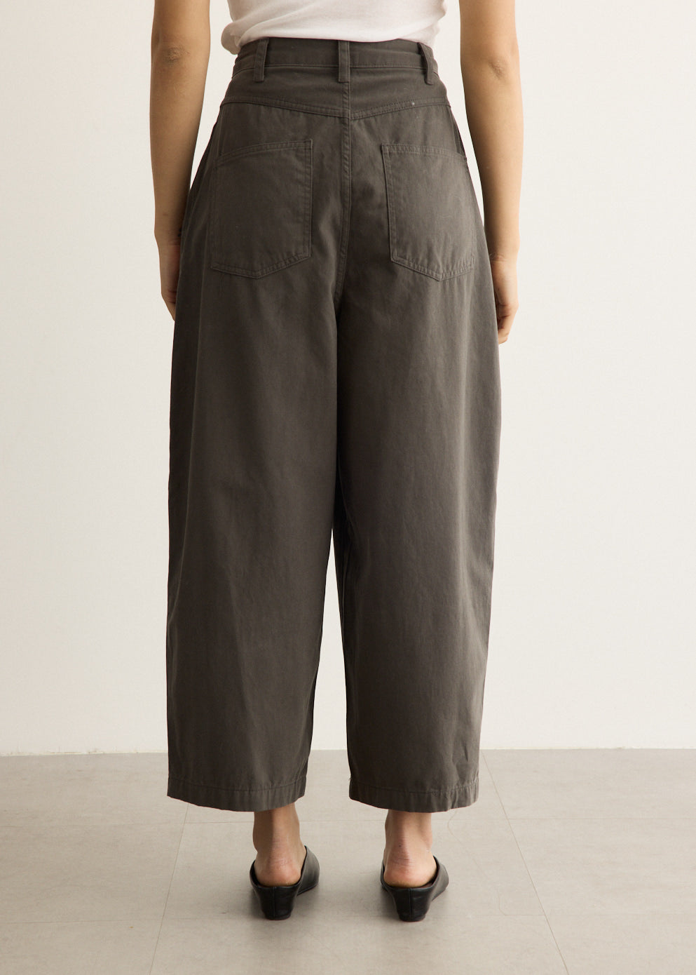 Wide-Fit Curved Cotton Pants
