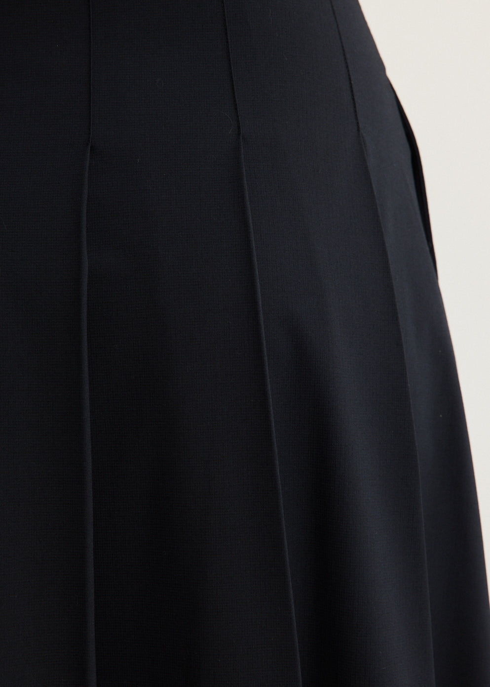 Acadamie Pleated Midi skirt