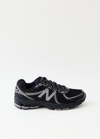 860v2 Sneakers