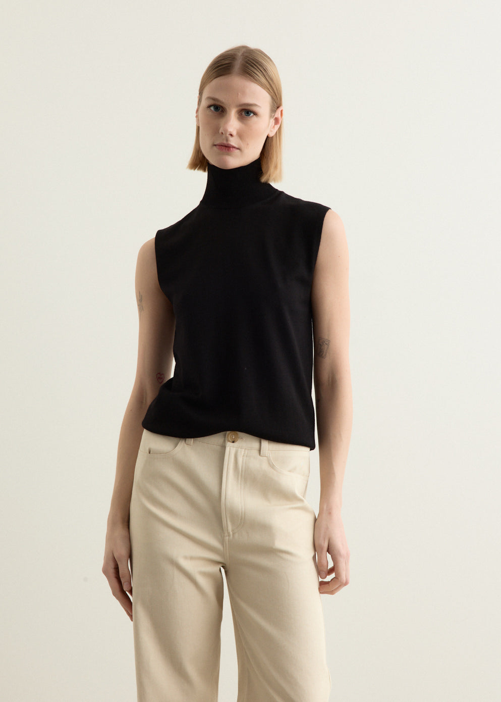 Sleeveless Fine Turtleneck