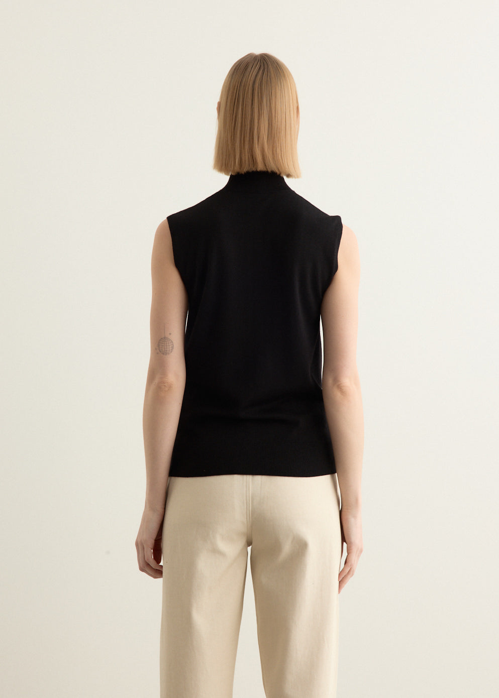Sleeveless Fine Turtleneck