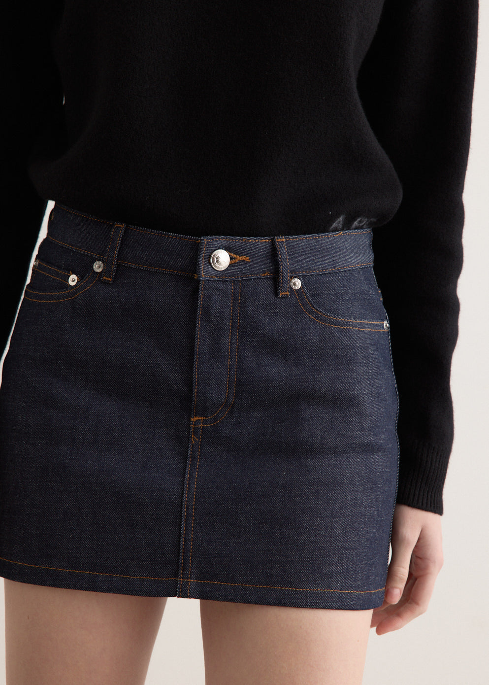 【関税&送料込】A.P.C. Black Denim Mini Skirt A.P.C. Denim Mini Skirt - Black | Garmentory