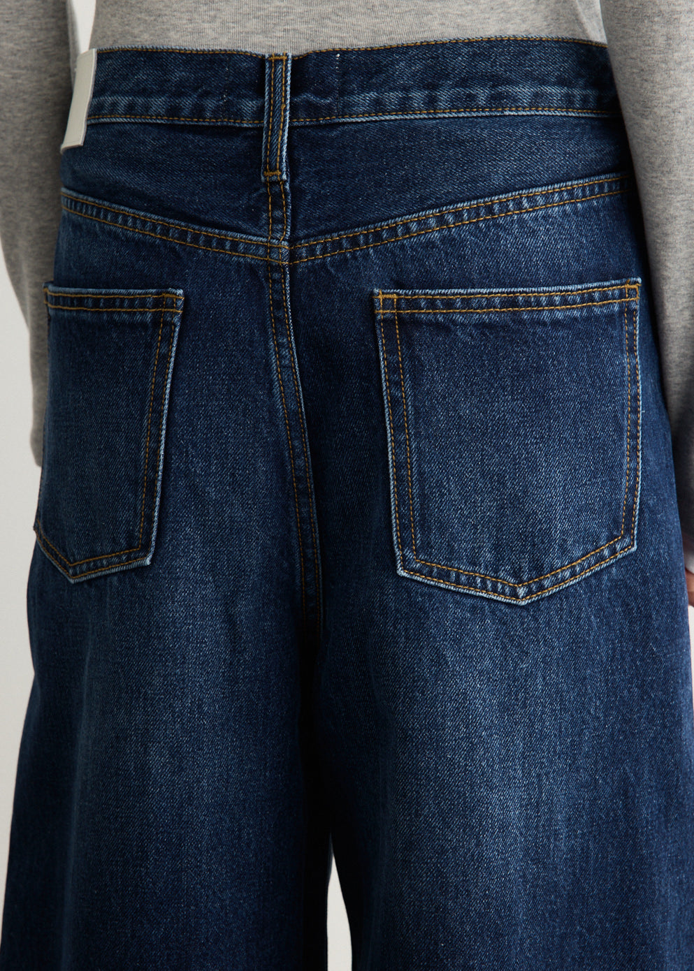 Mid Rise Pleat Barrel Jeans