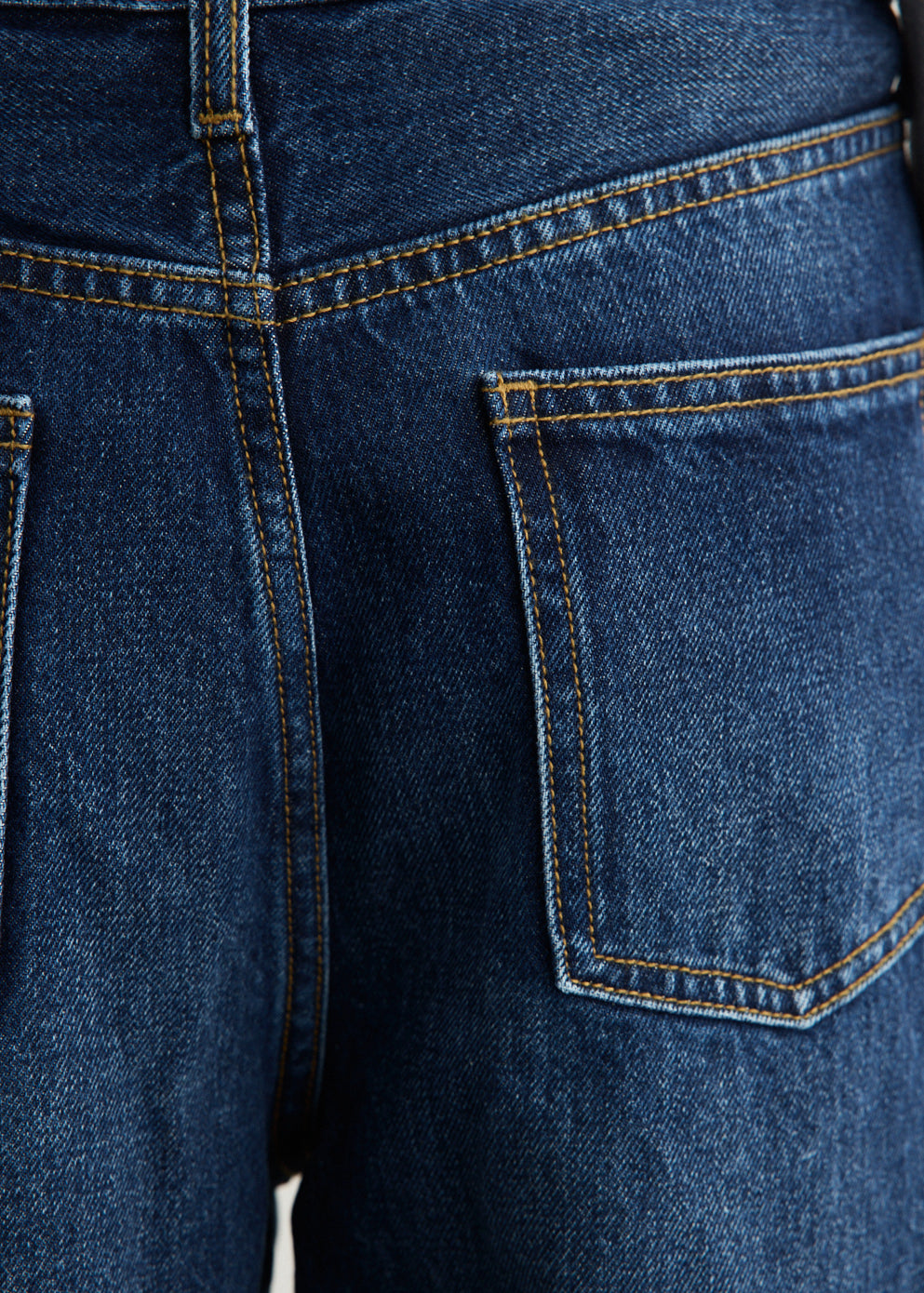 Mid Rise Pleat Barrel Jeans