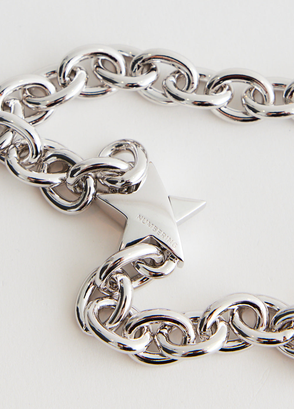 Star Clasp Oval Chain Choker