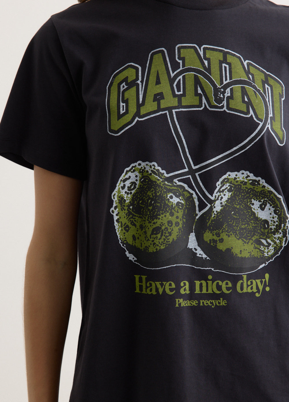 Tシャツ・カットソー *Ganni* Basic Jersey Cherry Relaxed Fit Short Sleeve T-Shirt Phantom Black Basic Jersey Green Cherry Relaxed T-shirt