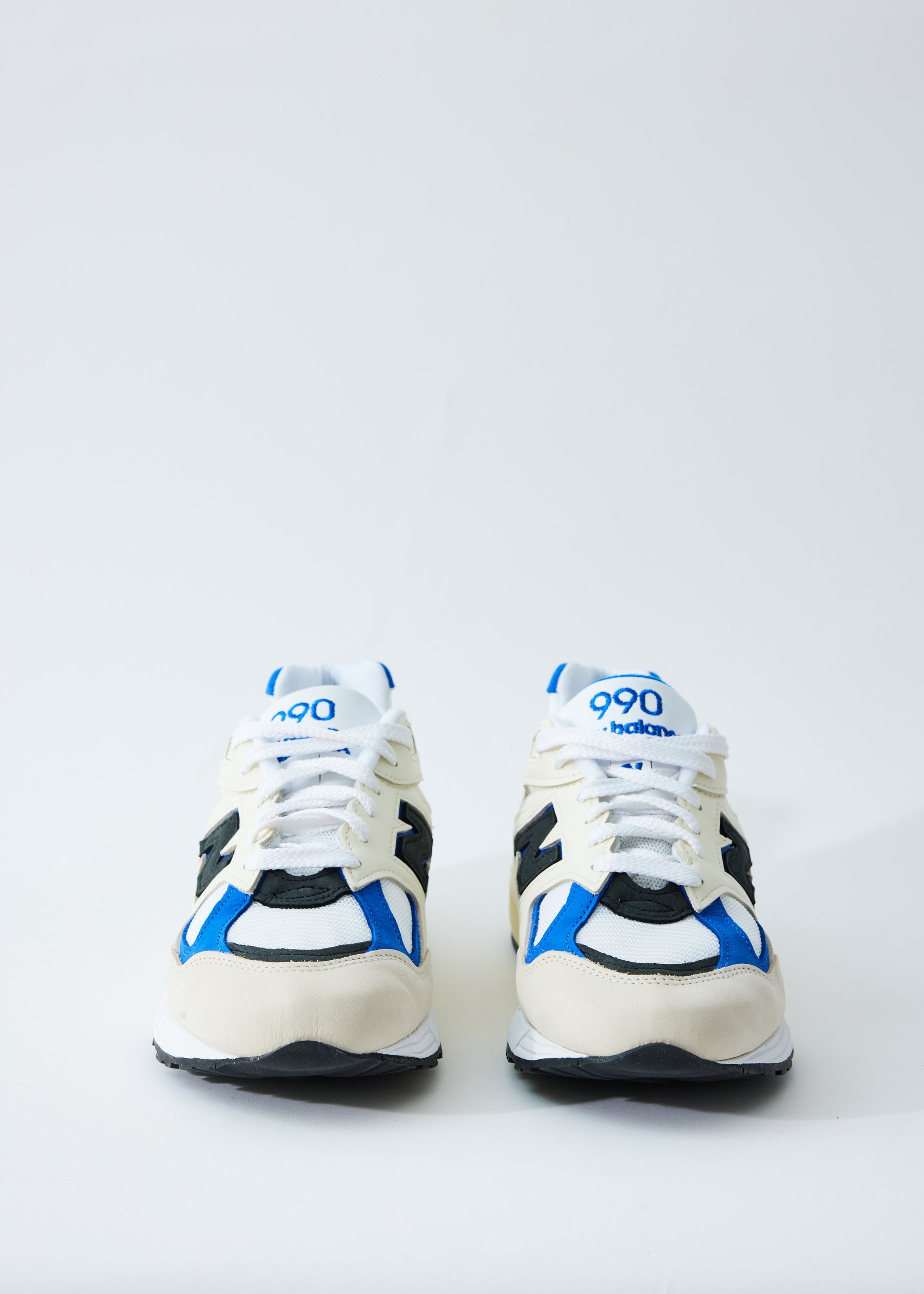 990v2 Sneakers